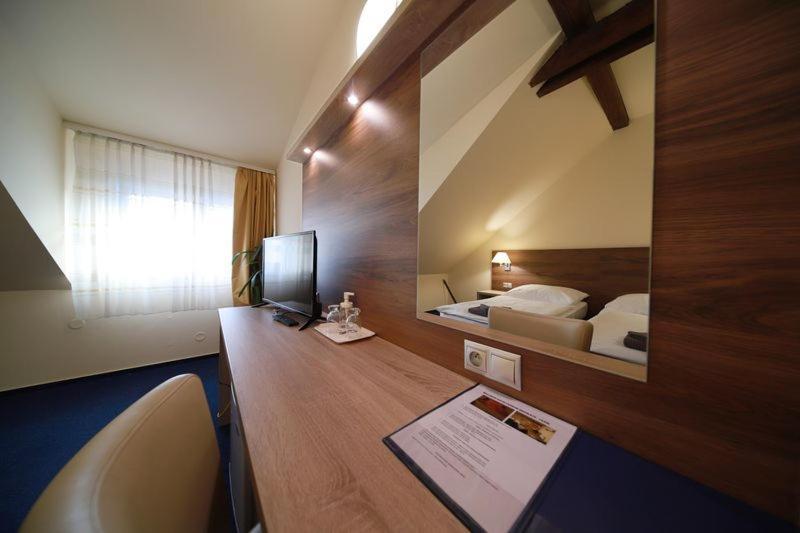 Pension Harmonie -Self Check-In Kolin Exterior photo