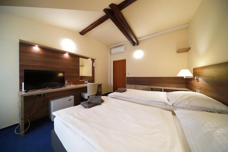 Pension Harmonie -Self Check-In Kolin Exterior photo